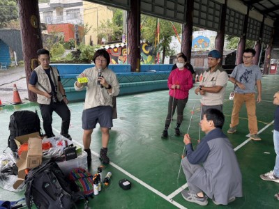 10. 電圍籬完成設置後，應正確放上警語標示